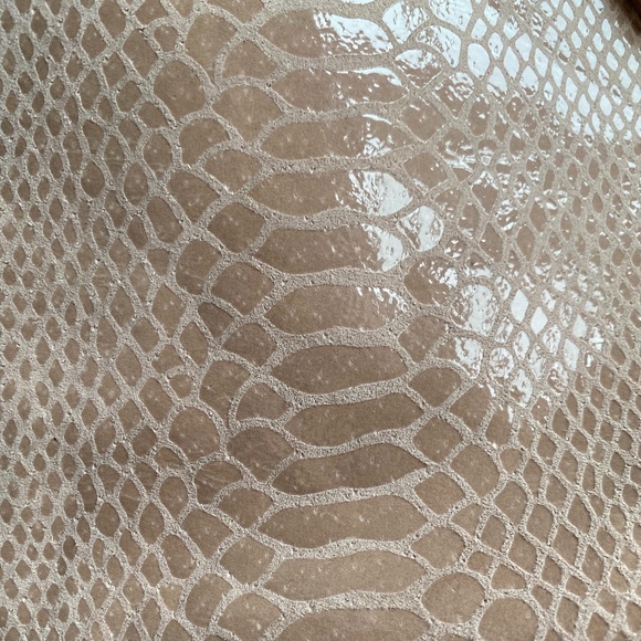 Michael Kors Beautiful Pink & Gold Python Tote - Picture 8 of 14